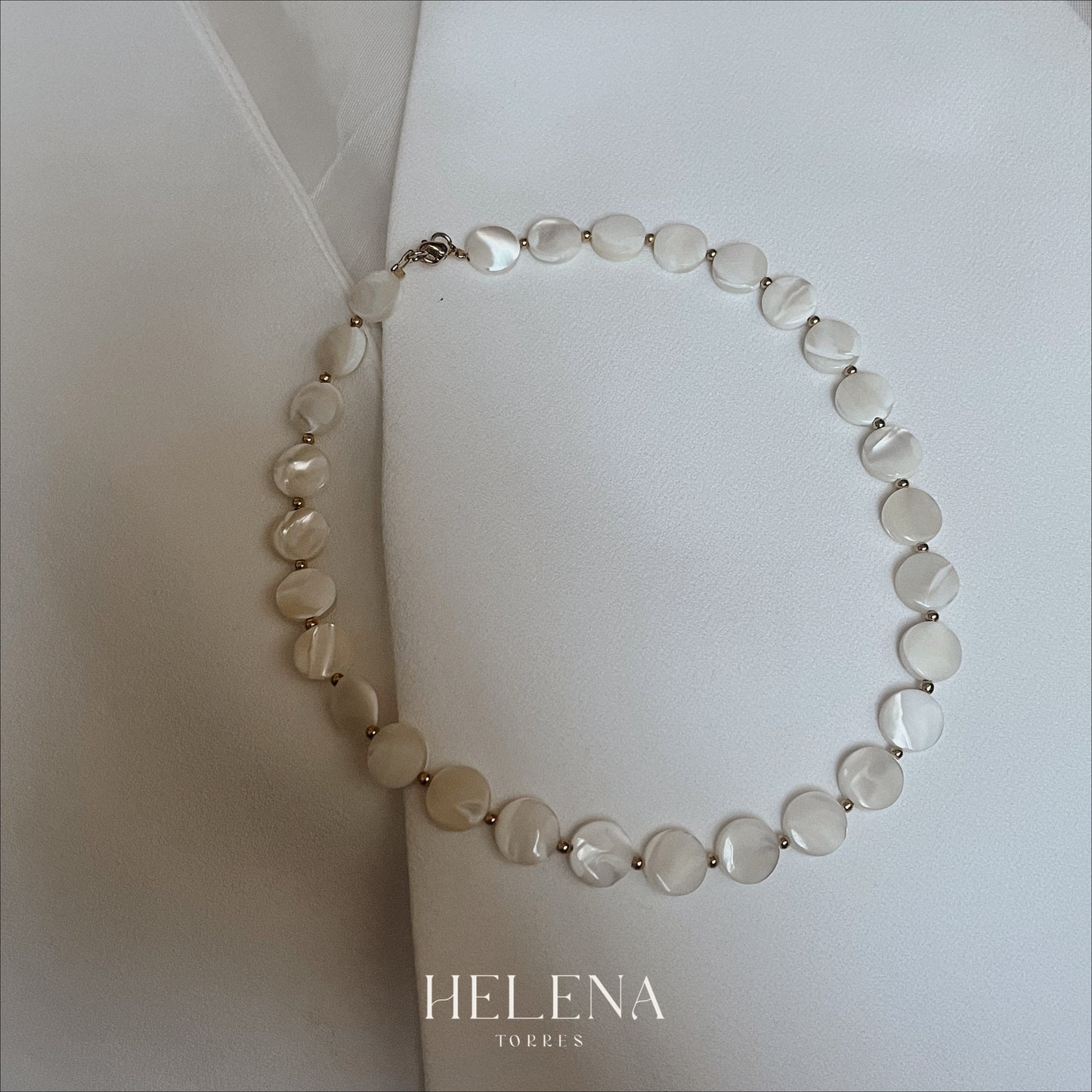 Choker con círculos madre perla
