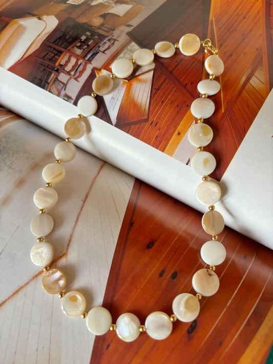 Choker con círculos madre perla