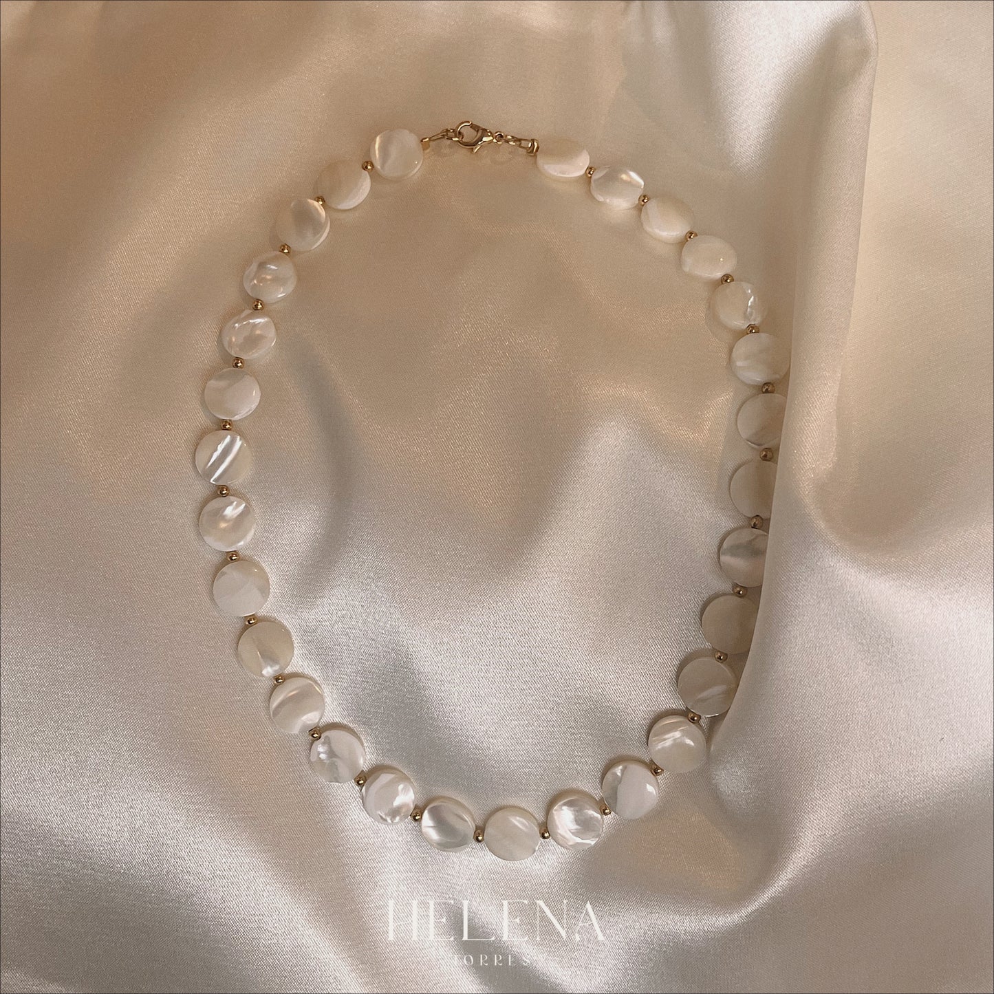 Choker con círculos madre perla