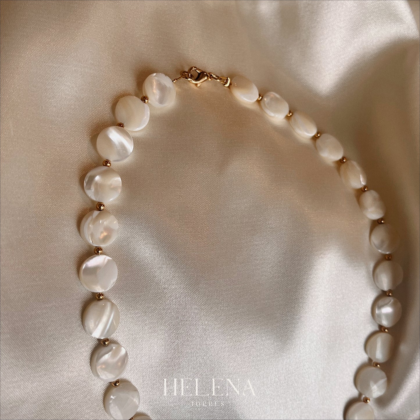 Choker con círculos madre perla