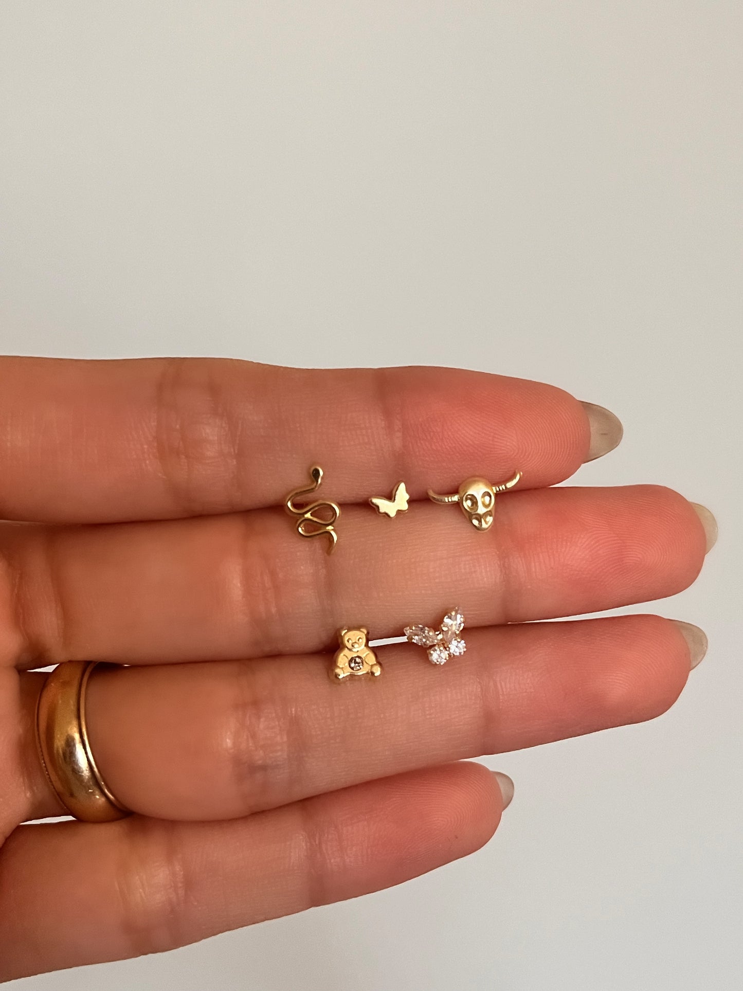 Piercing broquel cabeza de torito oro 10k