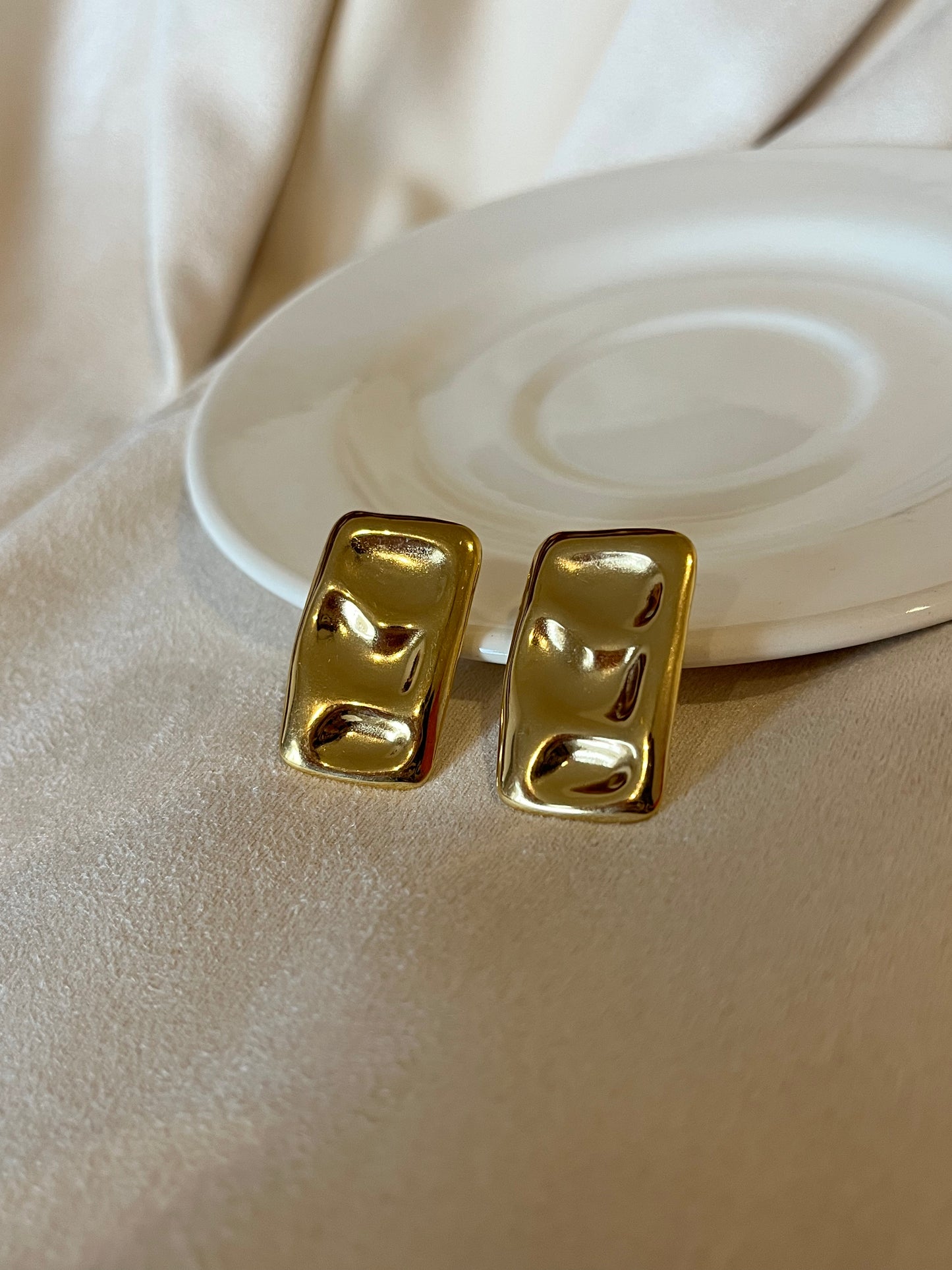 Aretes plaquita dorada