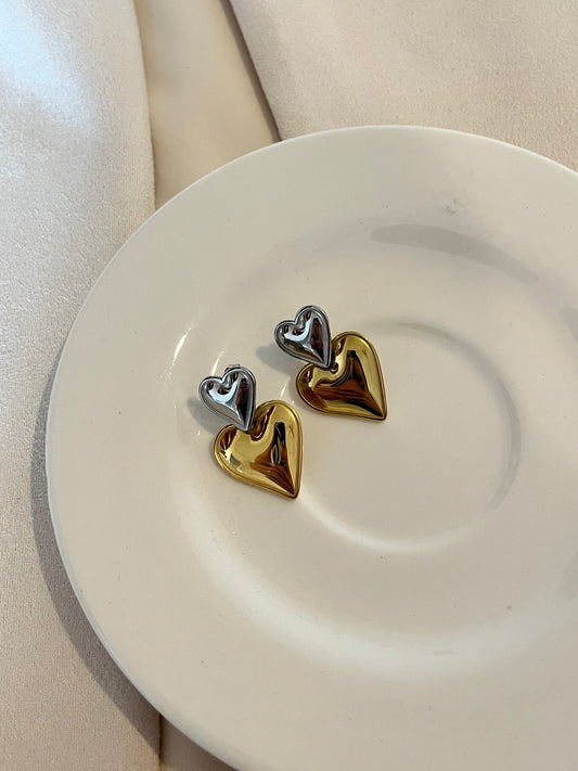 Aretes doble corazon dorado y plateado