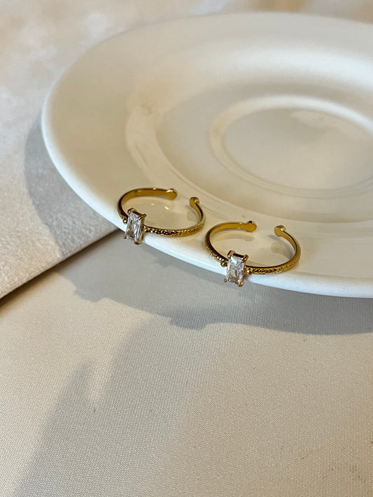 Anillo delicado rectangular