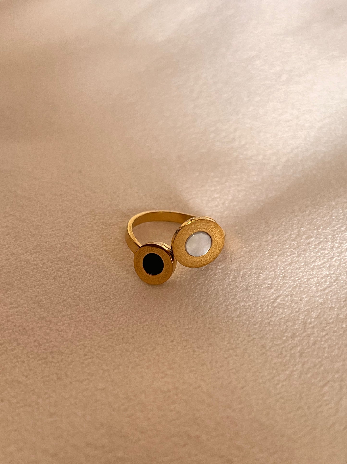 Anillo b/w