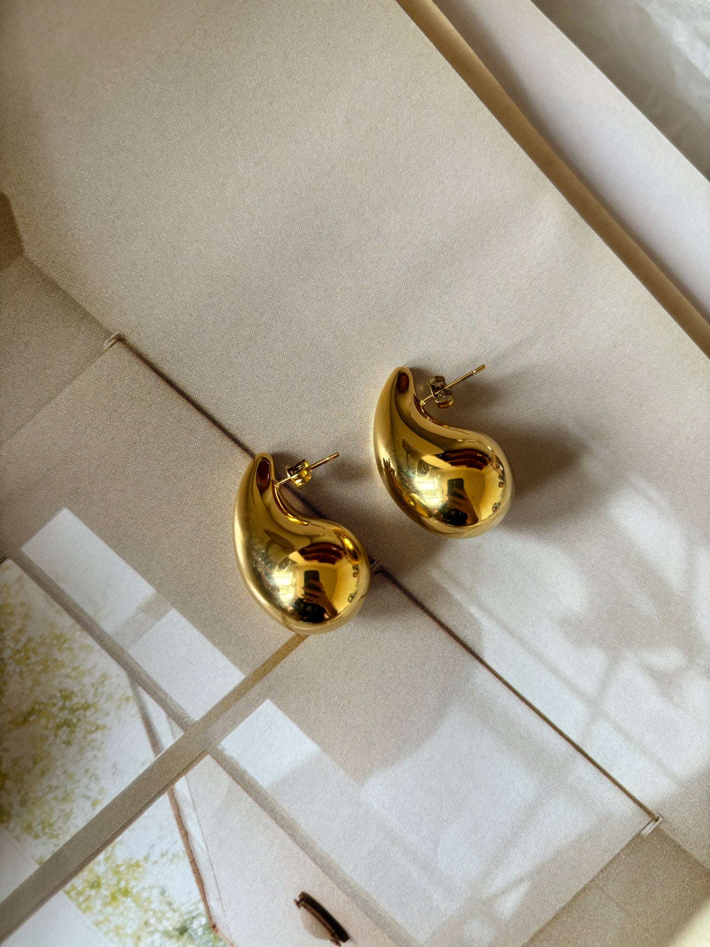 Aretes gota mediana