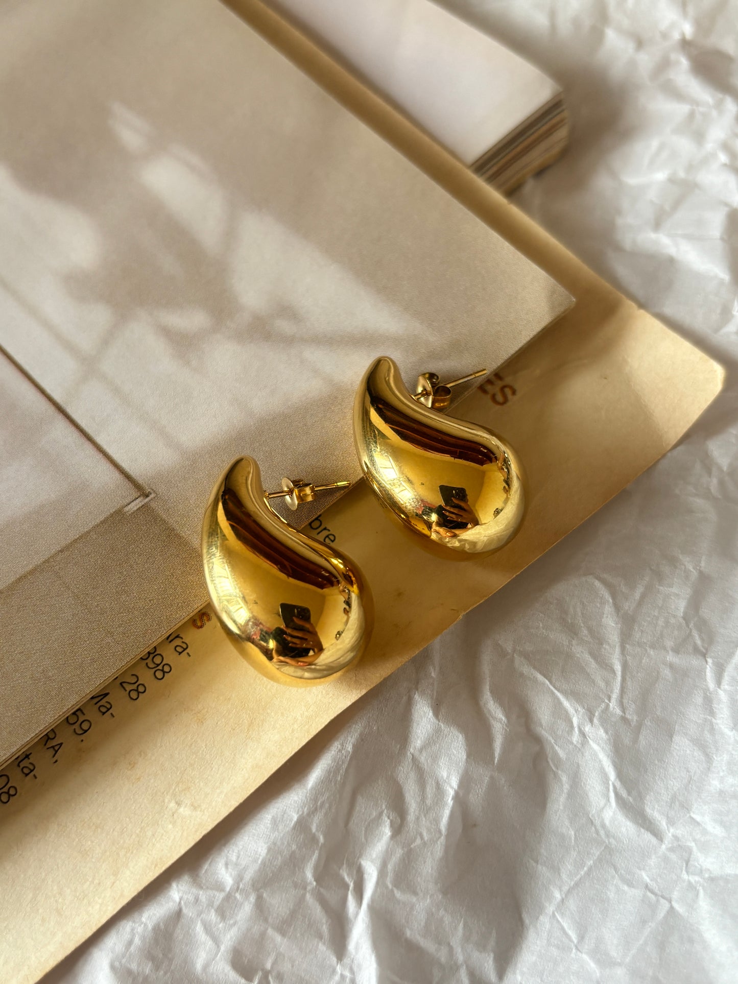 Aretes gota mediana