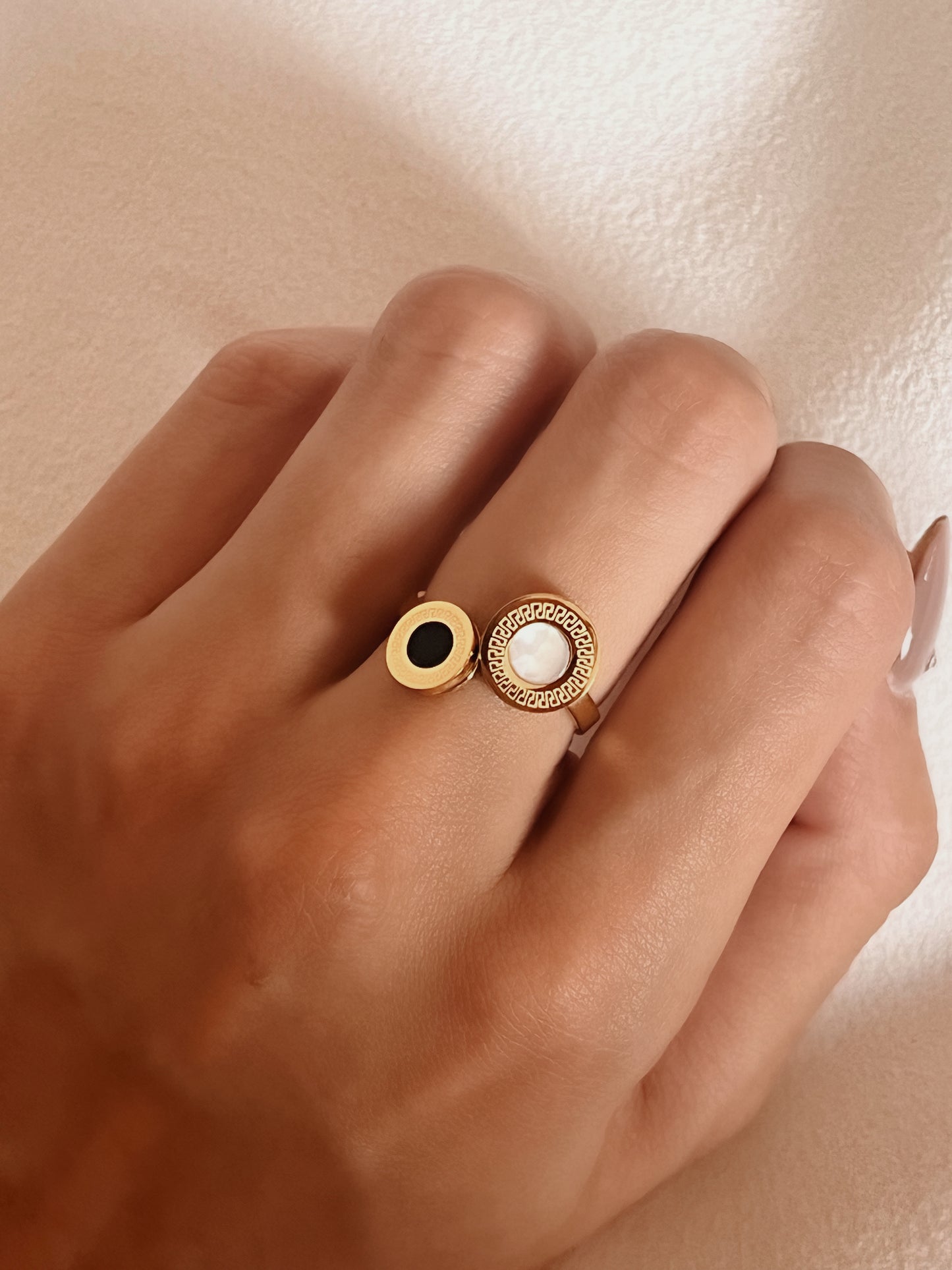 Anillo b/w